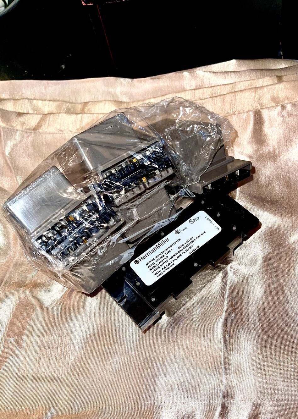 Lot of 6 Herman Miller Action Office System A1311.BMT Duplex Receptacle Outlets - Picture 4 of 9